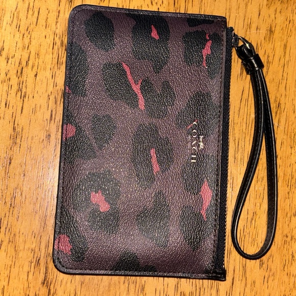 Coach Leopard Print Wristlet - Picture 1 of 7